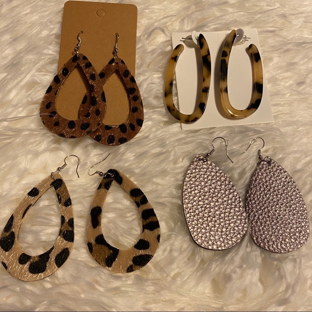 G - Lot of 4 pair of statement earrings new